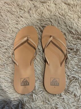 Reef Women’s Nude/Tan Slim Strap Sandal